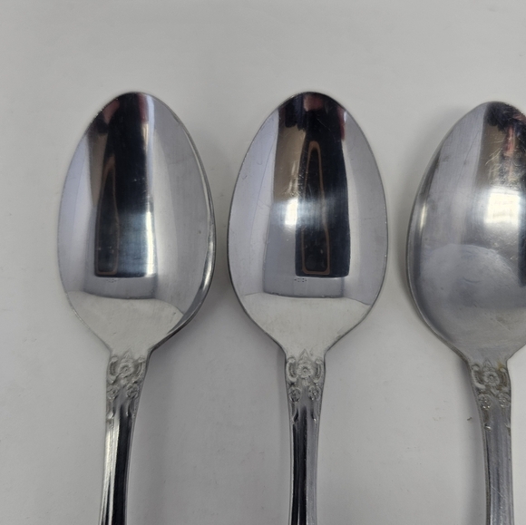 Elegant Silver Spoon Set with Decorative Handles - Picture 7 of 14